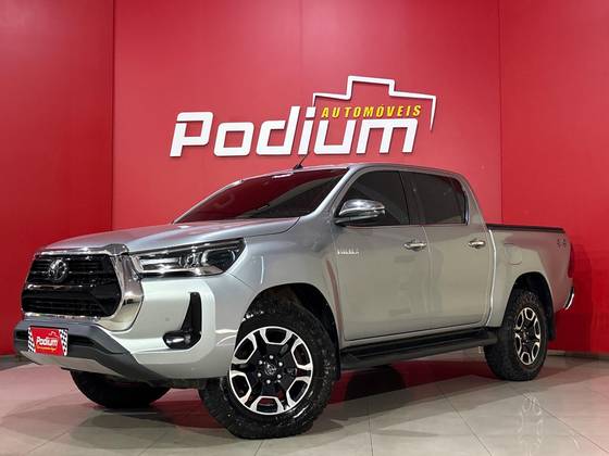 TOYOTA HILUX 2.8 D-4D TURBO DIESEL CD SRX 4X4 AUTOMÁTICO